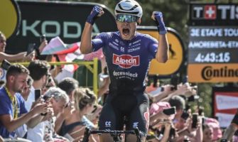 Congratulazioni a Jasper Philipsen per aver vinto la tappa 11 del Tour de France Congratulazioni a Jasper Philipsen per aver vinto la tappa 11 del Tour de France