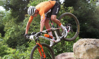 Mathieu van der Poel diventerà una tripla corona del campionato del mondo? Mathieu van der Poel diventerà una tripla corona del campionato del mondo?