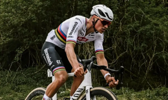 Perché Mathieu van der Poel si rifiuta di usare un manubrio stretto