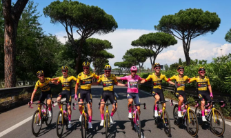 Roglič inizia il Giro d'Italia Roglič inizia il Giro d'Italia