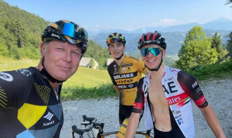 Tadej Pogacar vince la gara delle Fiandre Tadej Pogacar vince la gara delle Fiandre