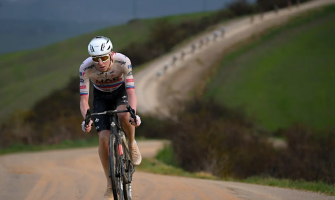 Tadej Pogačar vince il suo secondo titolo alle Strade Bianche Tadej Pogačar vince il suo secondo titolo alle Strade Bianche